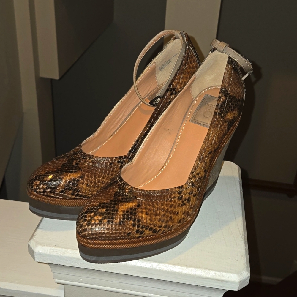 Wedge Heels - Picture 2 of 5